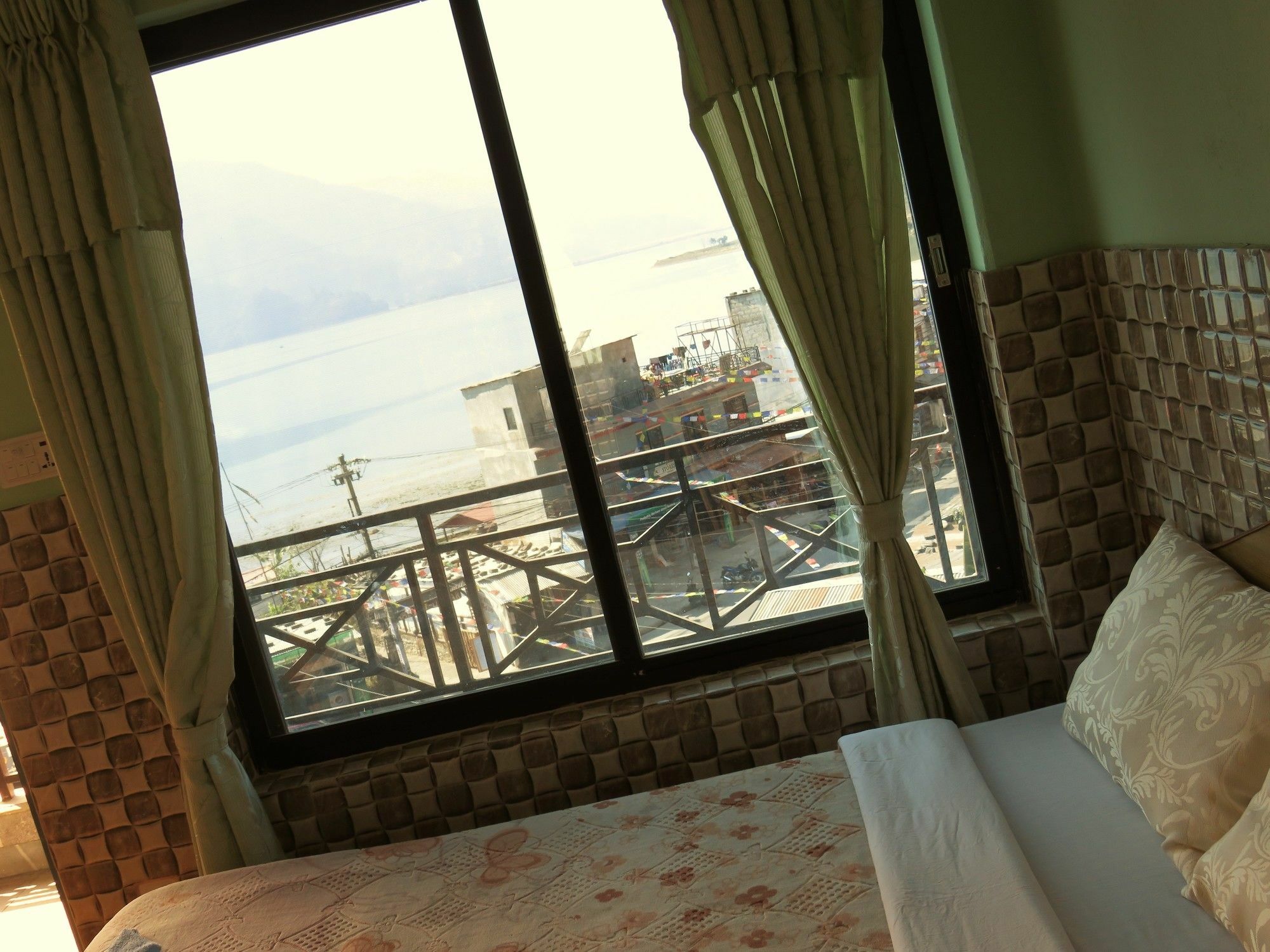Lake Vision Guesthouse Pokhara Exterior photo
